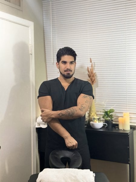 Danielmendez performs massage in Dallas, TX - 950443