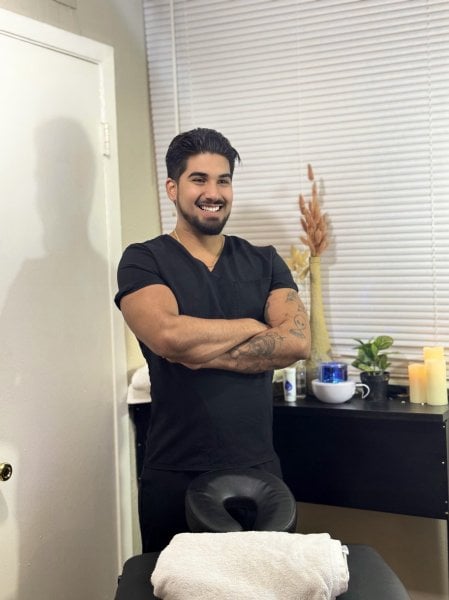 Danielmendez performs massage in Dallas, TX - 950444