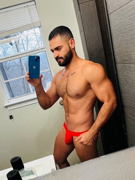 Kingadoniss performs massage in Miami, FL - 964038