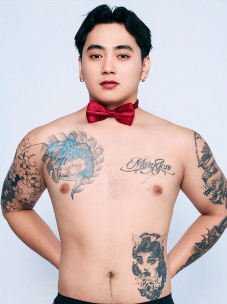 Calvinbagets performs massage in Manila, Philippines - 963803