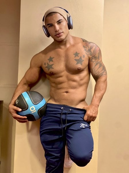 joshcosmo performs massage in Manhattan, NY - 954939