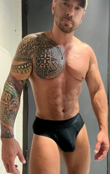 JaxonVaughn performs massage in Houston, TX - 960306