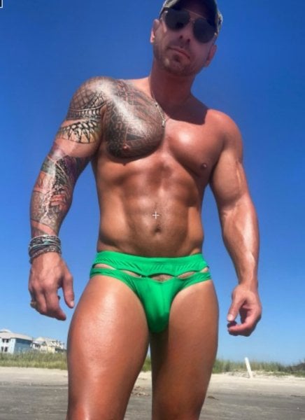 JaxonVaughn performs massage in Houston, TX - 979435