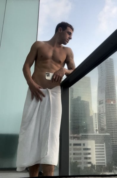 Gianluccahuff performs massage in Sao Paulo, Brazil - 955073