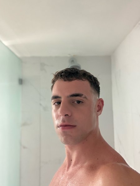 Gianluccahuff performs massage in Sao Paulo, Brazil - 955074