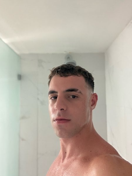 Gianluccahuff performs massage in Sao Paulo, Brazil - 960724