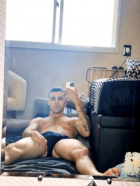 Gianluccahuff performs massage in Sao Paulo, Brazil - 960794