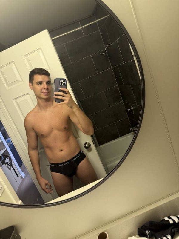 LuisManuelR performs massage in Milwaukee, WI - 974983