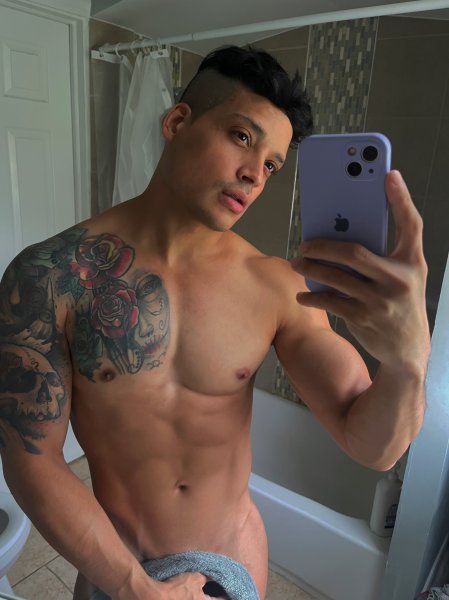 AlejadroDaniel performs massage in Seattle, WA - 973080