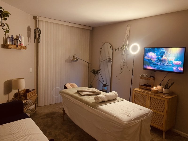 Fourhandtherapy performs massage in West Hollywood, CA - 967738