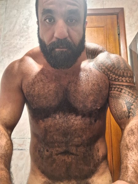 Musclebearbrazil performs massage in Rio de Janeiro, Brazil - 950379