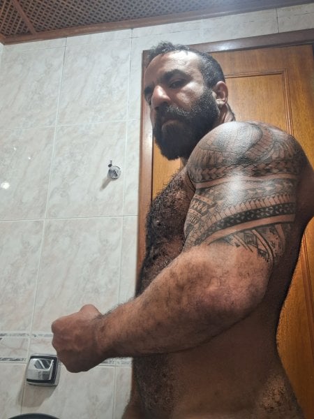 Musclebearbrazil performs massage in Rio de Janeiro, Brazil - 950381