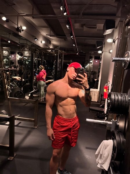 Oliverlatin performs massage in New York City, NY - 955799