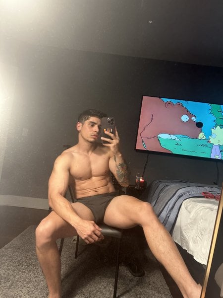 Oliverlatin performs massage in New York City, NY - 960887