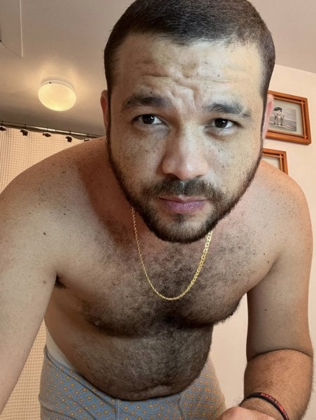 Wilkerlatino performs massage in Miami, FL - 957673