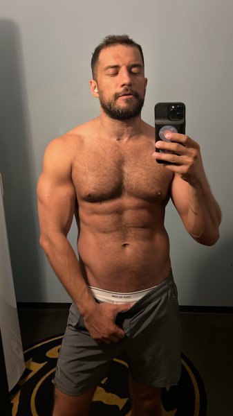 Robert_Does performs massage in West Hollywood, CA - 958424