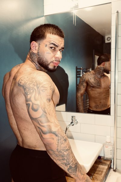 BRADOCK_XL performs massage in London, United Kingdom - 959419