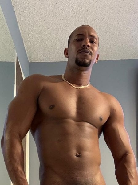 ReyandoFerrer performs massage in Dallas, TX - 964037