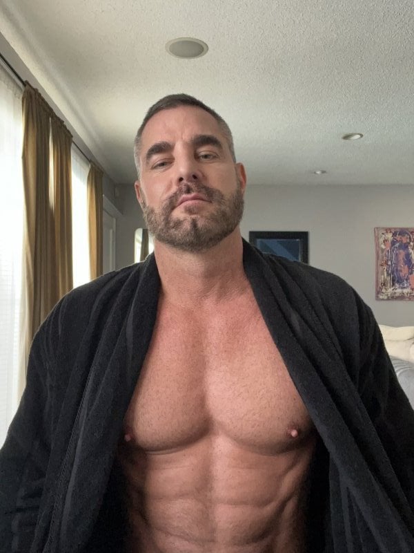 BrentXLHands performs massage in West Hollywood, CA - 970550