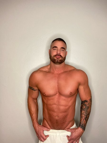 BrentXLHands performs massage in West Hollywood, CA - 970548