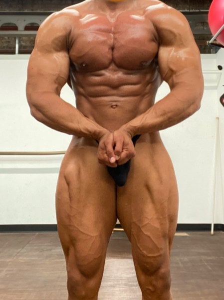 HungBodybuilder performs massage in Boston, MA - 971792