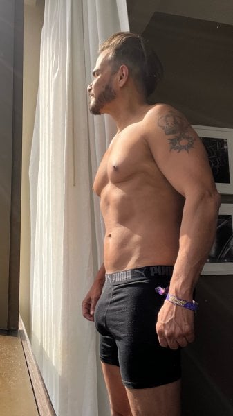 Tigerlatino performs massage in Oakland Park, FL - 972303