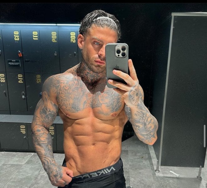 Inkedhuge performs massage in Tampa, FL - 973400