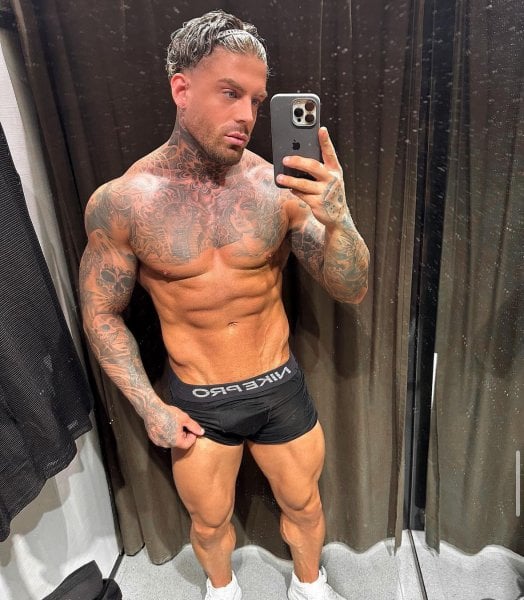 Inkedhuge performs massage in Tampa, FL - 973403