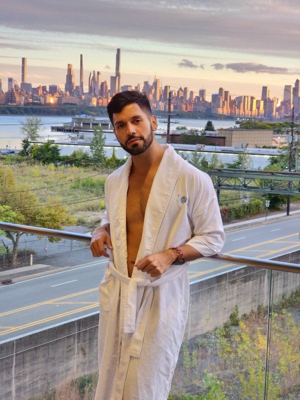 OmarLatin performs massage in New York City, NY - 976618