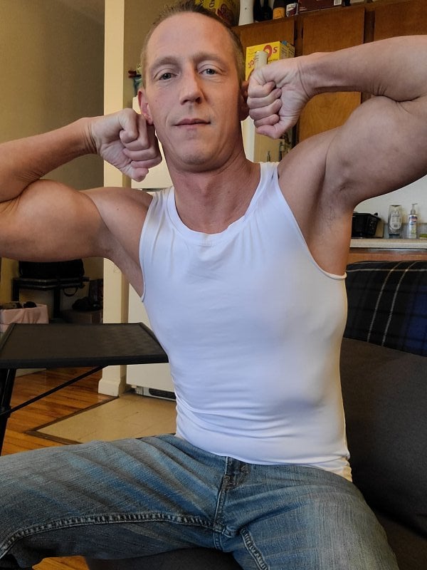 ArmyMike performs massage in New York City, NY - 979656