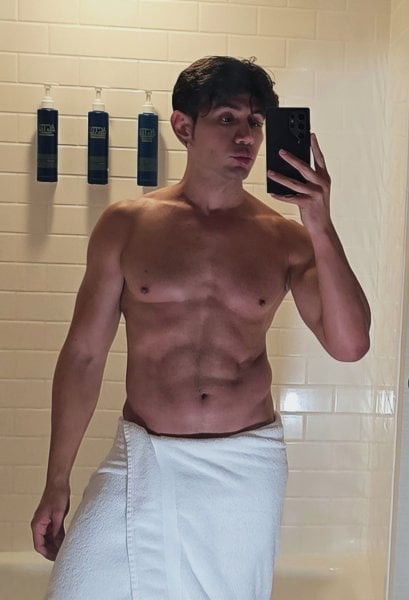 SebastianMejia performs massage in New York City, NY - 955662