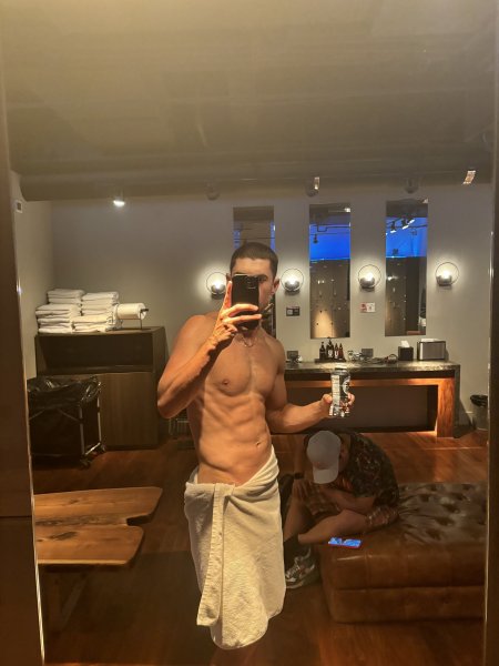 Alessandro_nyc performs massage in New York City, NY - 985437