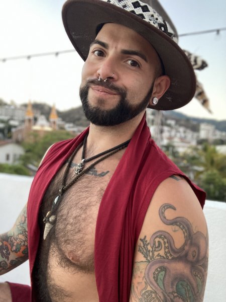 YogiiBear performs massage in Portland, OR - 986414