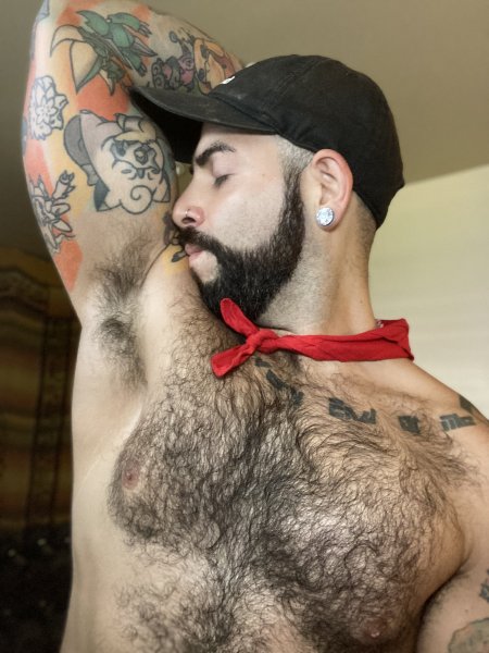 YogiiBear performs massage in Portland, OR - 986659