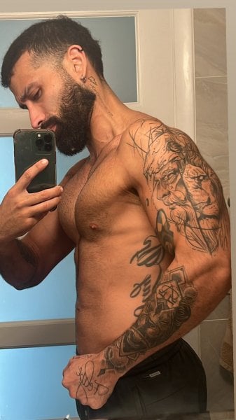 AdrianUd performs massage in Providence, RI - 989566