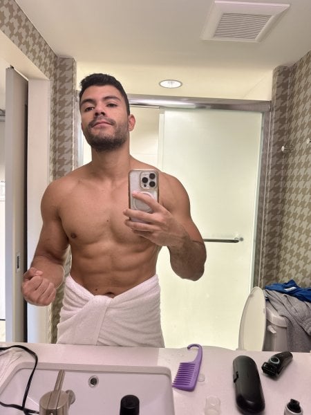 LatinROBERT performs massage in Washington, DC - 986854