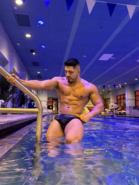 YULIAN performs massage in New York City, NY - 990041