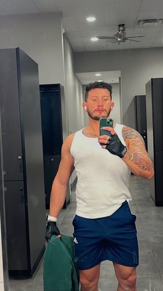 AronCasas performs massage in Greenville, SC - 990819