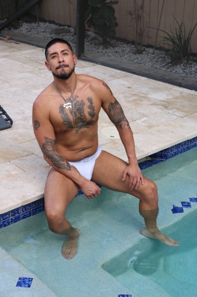 BostonLuis performs massage in Oakland Park, FL - 994621