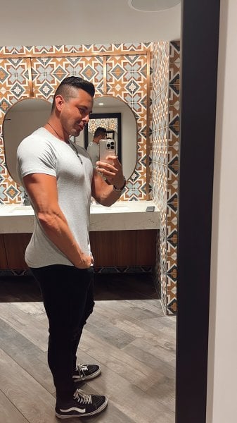 Jguyfit performs massage in West Hollywood, CA - 987688