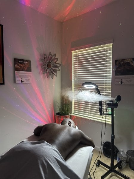 TMagichandz performs massage in Jacksonville, FL - 990927