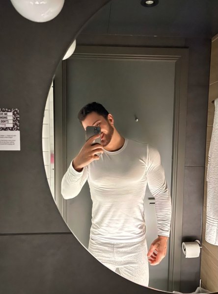 Chris__ performs massage in Brussels, Belgium - 994887