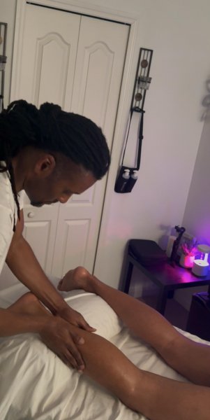 DeezHandz performs massage in Jacksonville, FL - 990127