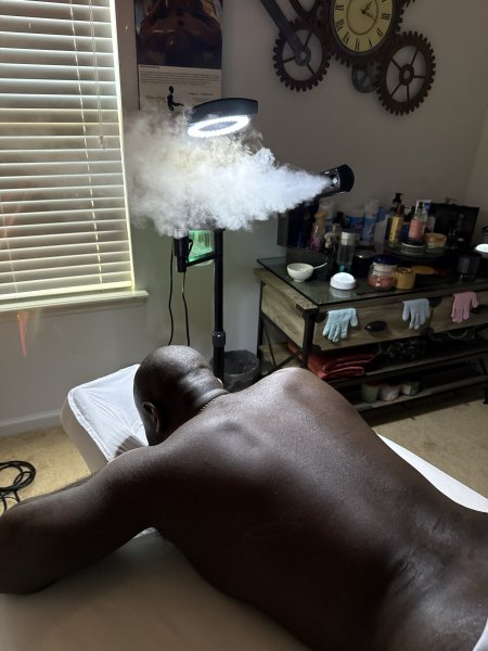 DeezHandz performs massage in Jacksonville, FL - 990924