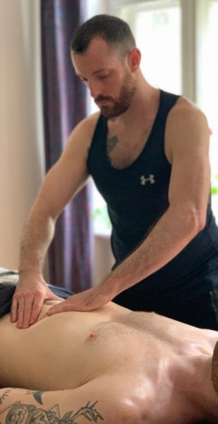 Bodyworker performs massage in Vancouver, British Columbia - 992160