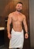 EO_HENRY performs massage in London, United Kingdom - 1